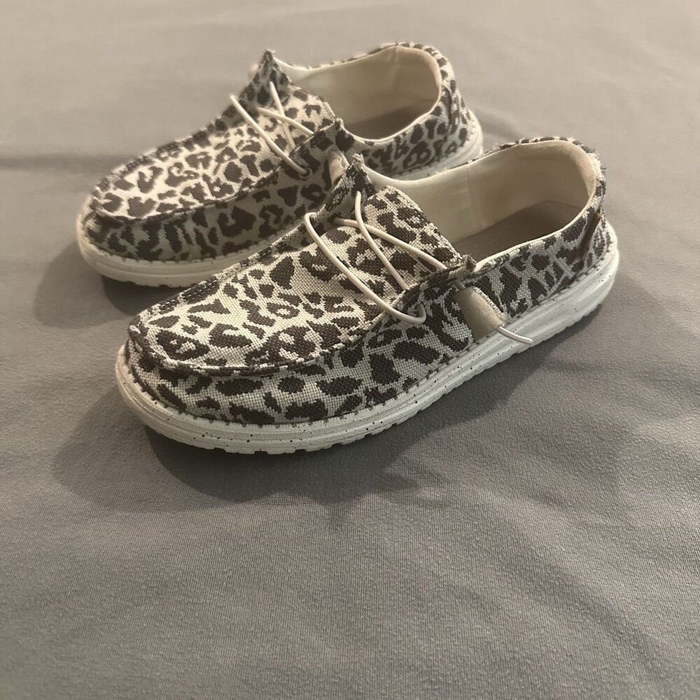 Hey Dude Wendy Woven Cheetah Grey Slip On Casual Loafer Shoes Womens 9 AOP - Picture 2 of 9